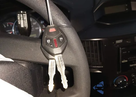 2011 Mitsubishi Endeavor из США, поврежденный, VIN 4A4JN2AS3BE034983